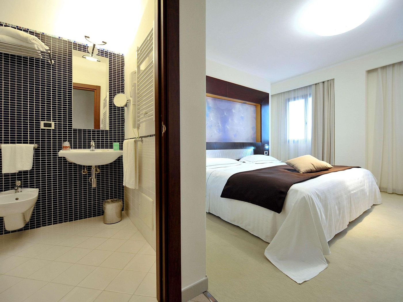 Mercure-Olbia-Room-17