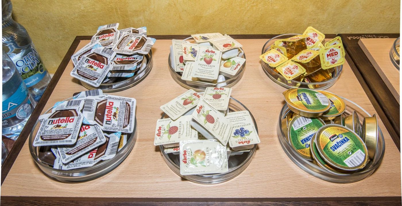 Cerny-Slon-Restaurant-26