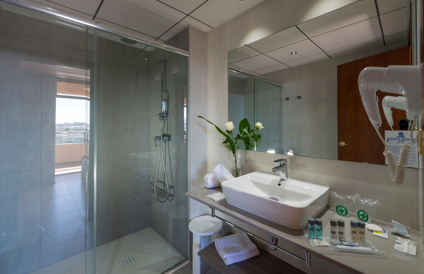 4R-Gran-Regina-Hotel-Room-27