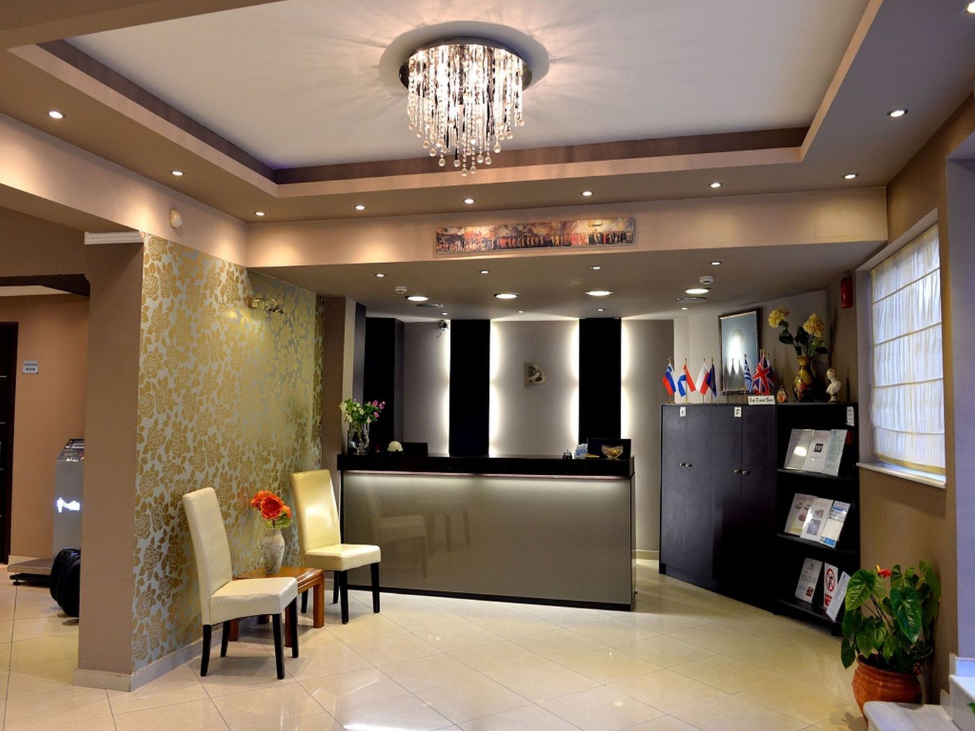 Planos Beach Aparthotel