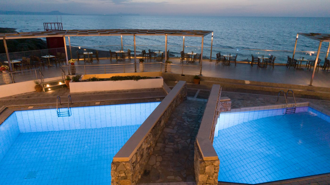 Dedalos-Beach-Hotel-Pool-5