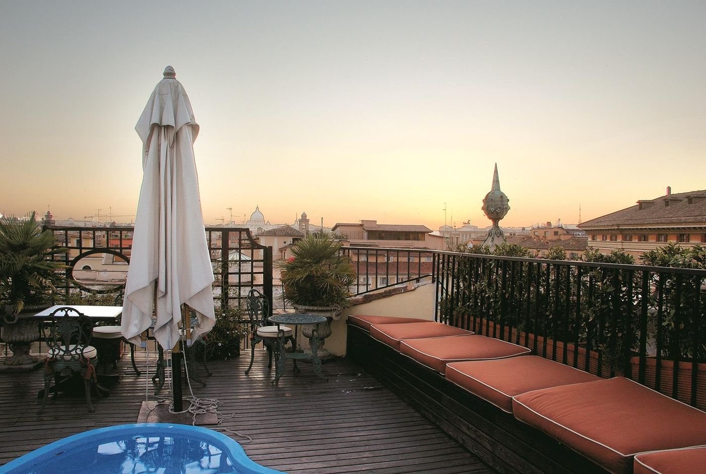 Colonna-Palace-Terrace-2