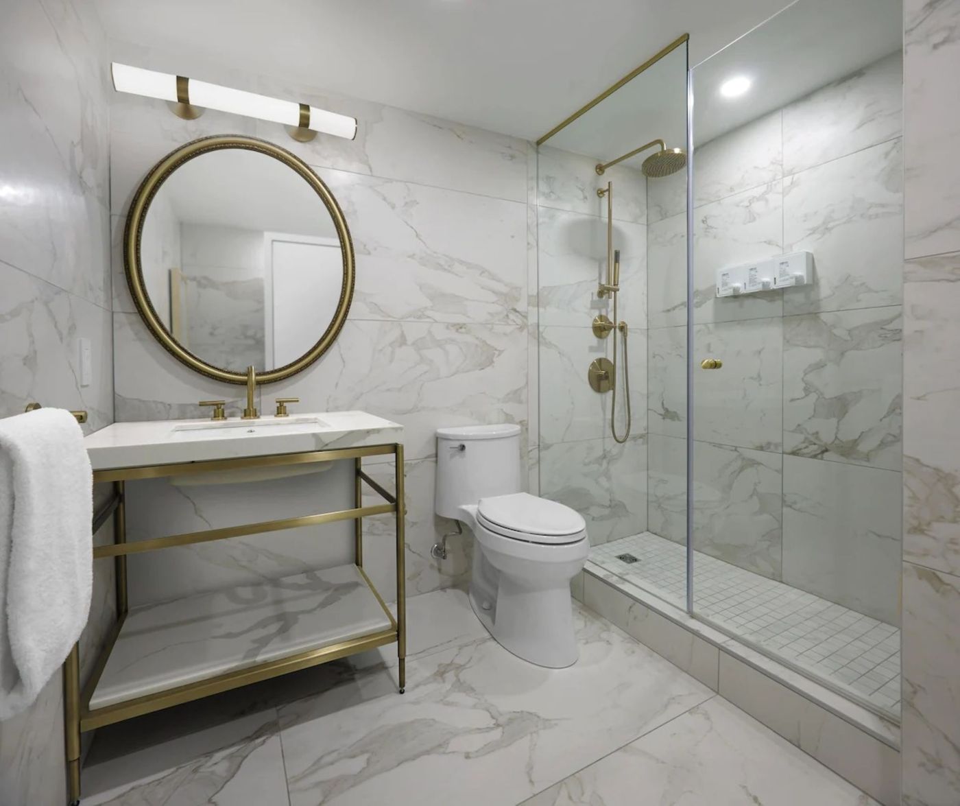 Pantages Hotel Downtown Toronto-Canada-TORONTO-Room-5