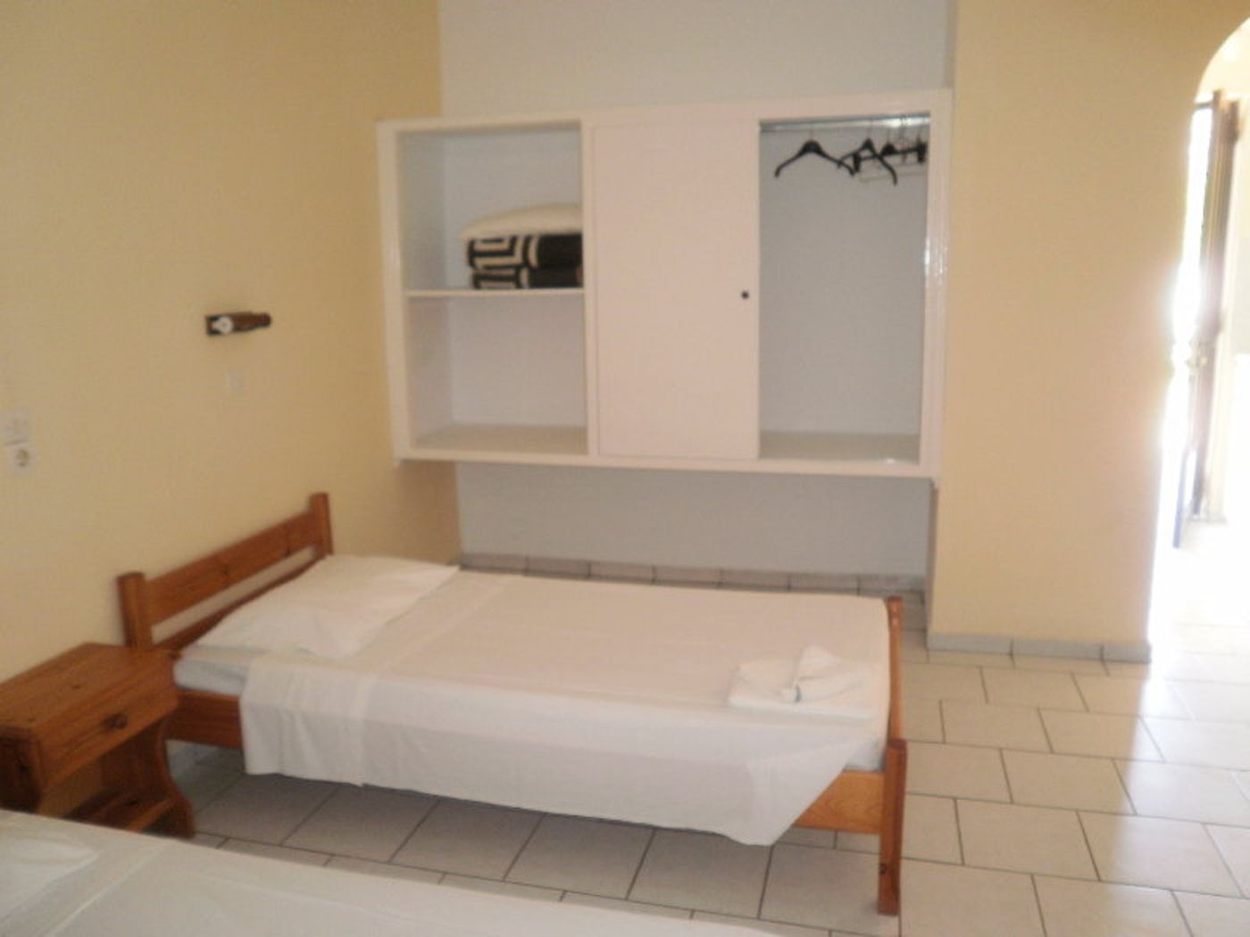 Manolis-Studios-Room-19