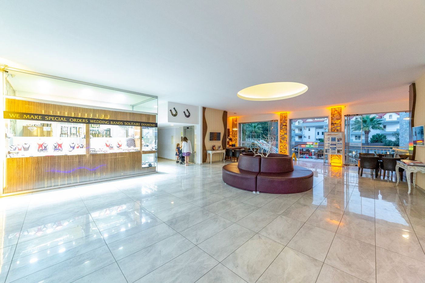 Alenz-Suite-Hotel-Lobby-29