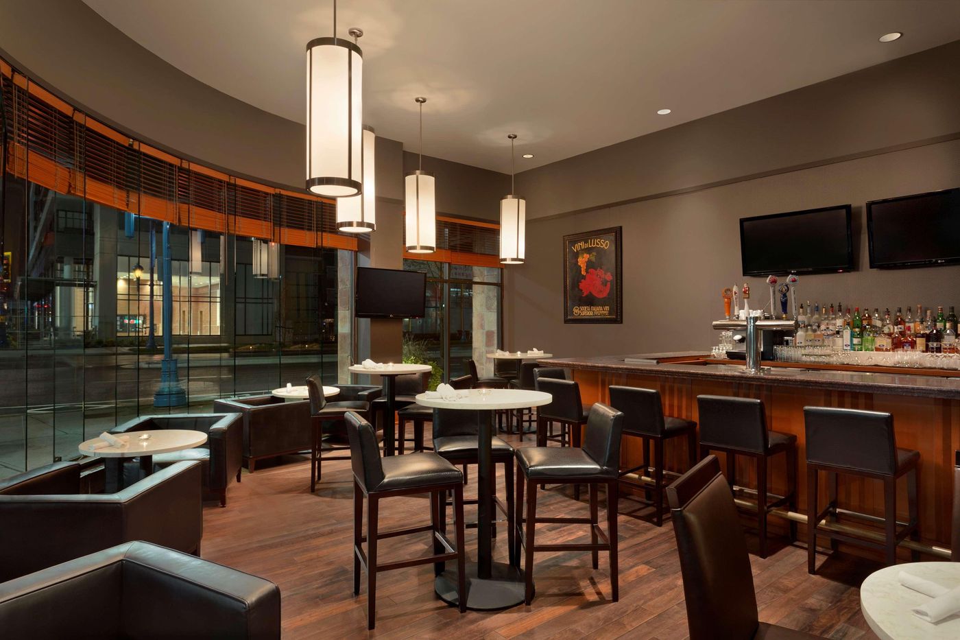 Hilton-Vancouver-Airport-Bar-9