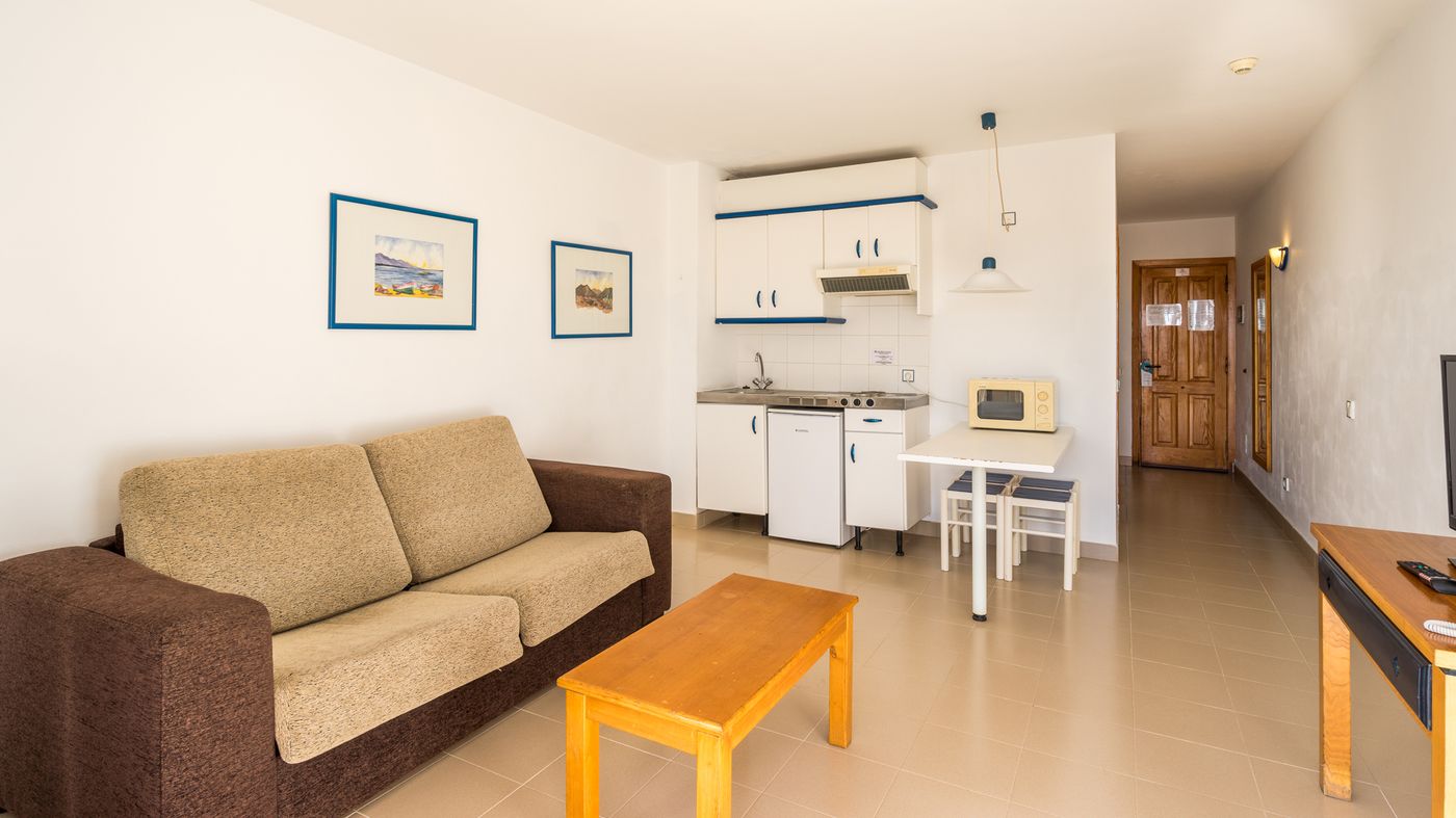 Blue-Sea-Apartamentos-Costa-Teguise-Gardens-Room-14