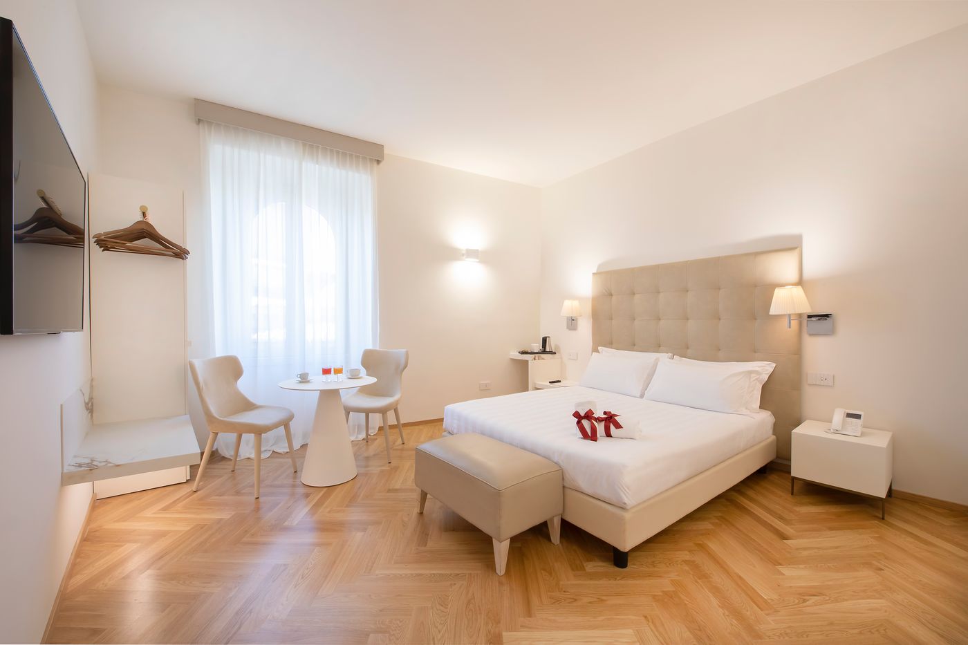 Alexander-Italy-Assisi-Room-5