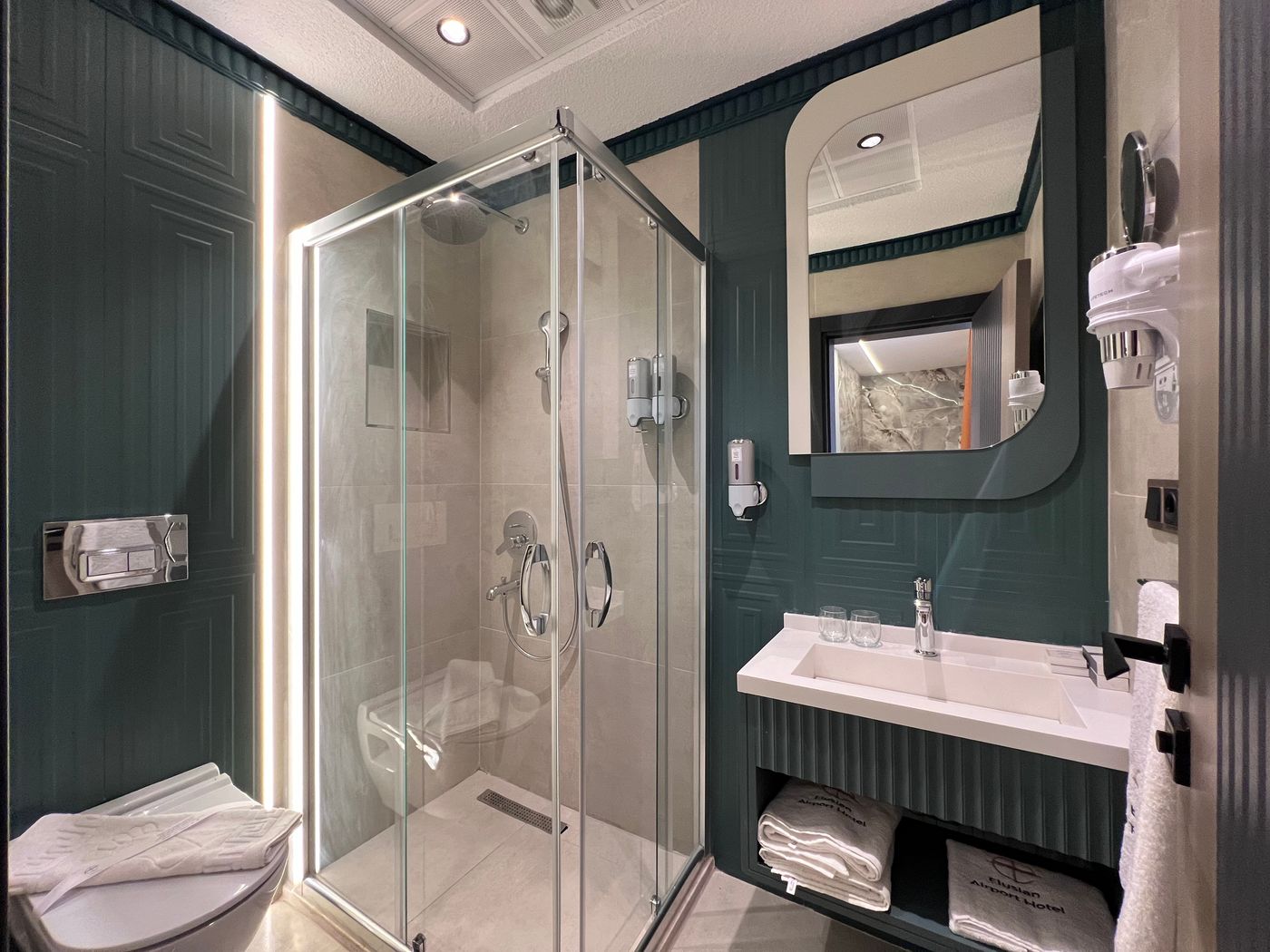 Elysian-Airport-Hotel-Room-53