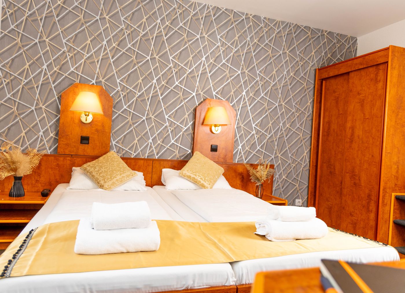 Hotel Rossija - Germany - FRANKFURT AM MAIN - Room - 8