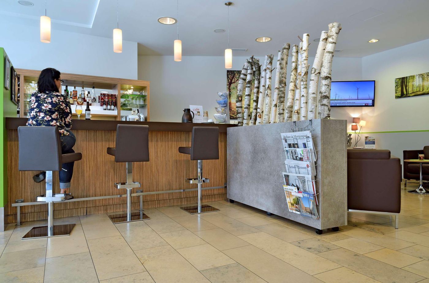 B-B-Hotel-Berlin-City-Ost-Bar-14