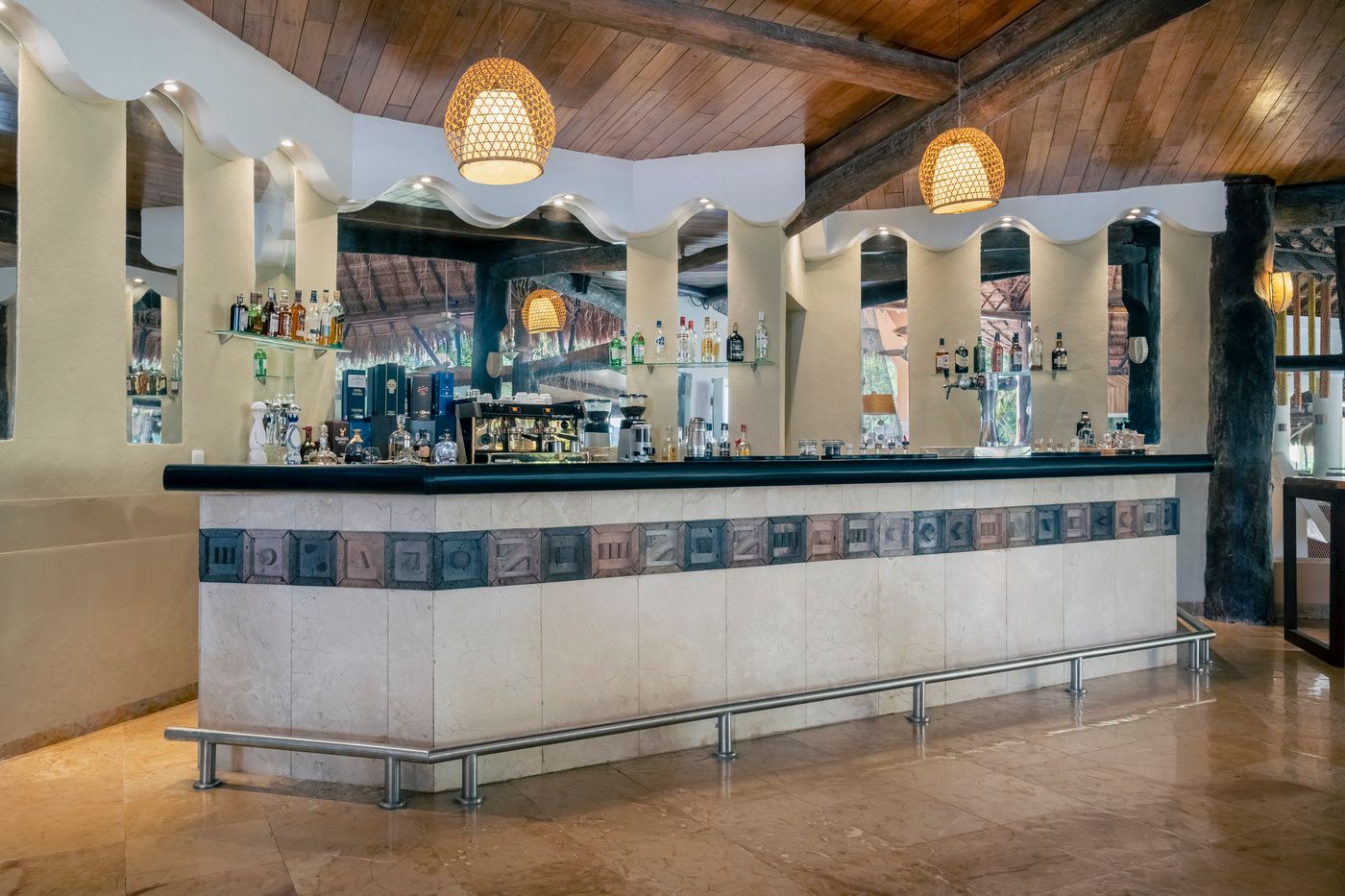 Iberostar-Cozumel-All-Inclusive-Bar-41