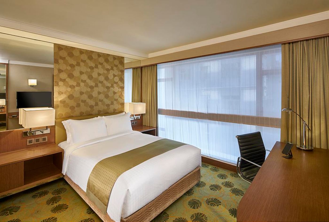 Holiday-Inn-Golden-Mile-Hong-Kong-Room-20