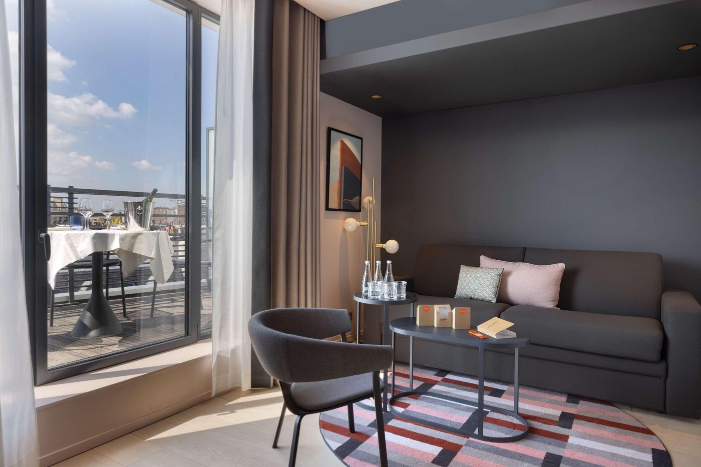 Canopy-By-Hilton-Paris-Eiffel-Tower-Room-38