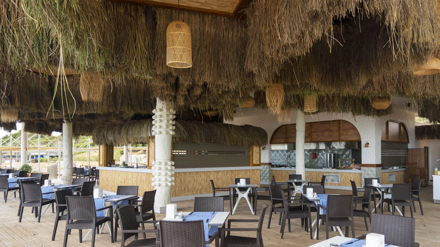 Side-Crown-Sunshine-Beach-16