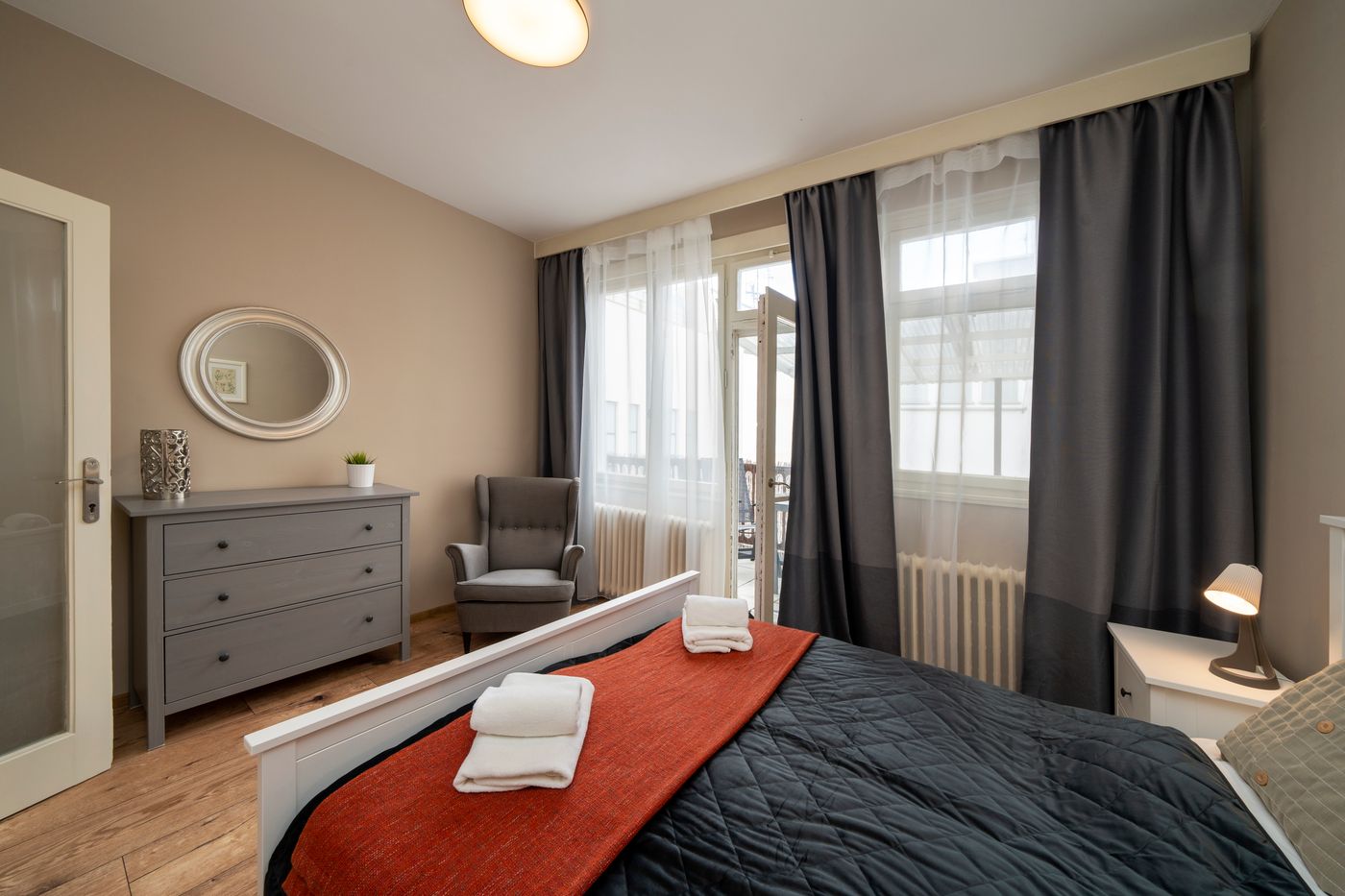 Apple-Apartments-Room-12