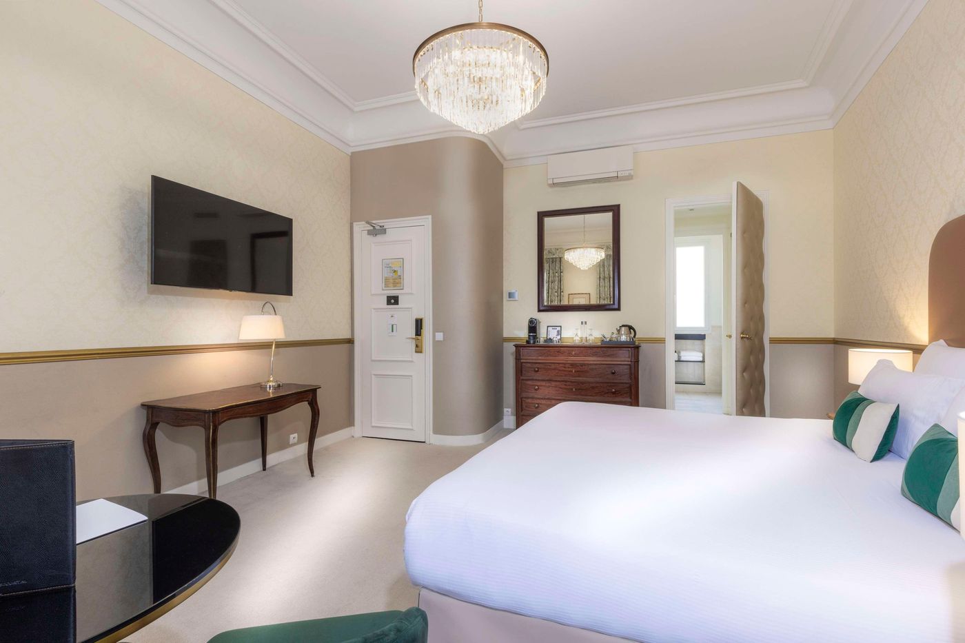 Hotel-Claridge-Worldhotel-Room-26