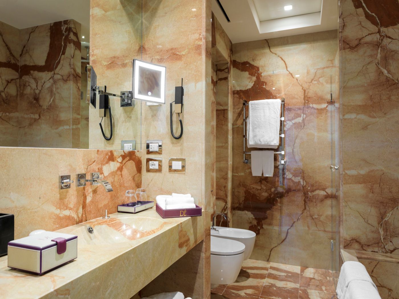 Des-Etrangers-Hotel---Spa-Room-35