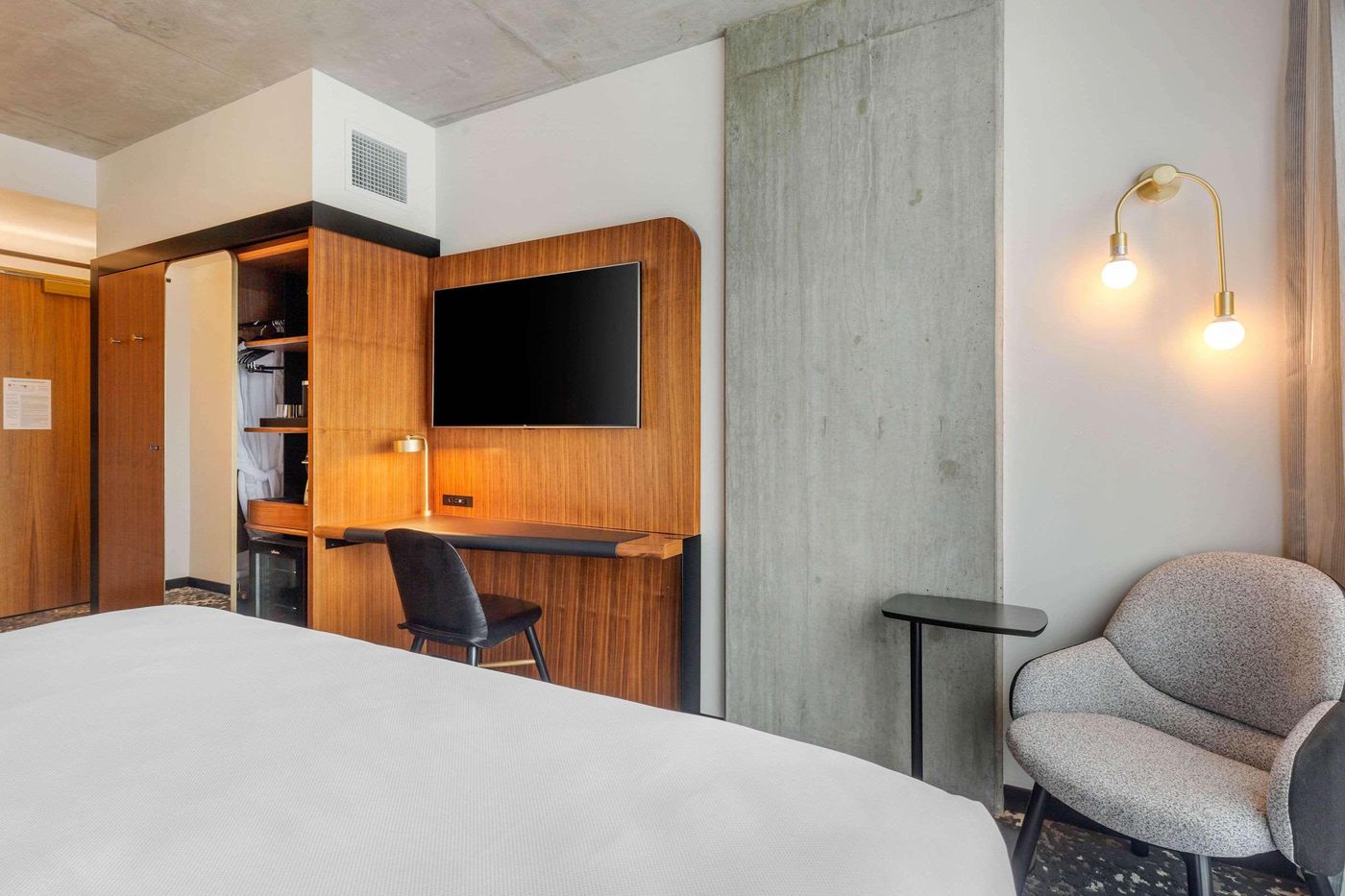 Cambria-Hotel-Boston-Downtown-South-Boston-Room-32