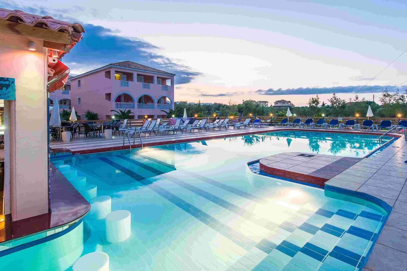 Savvas-De-Mar-Pool-8