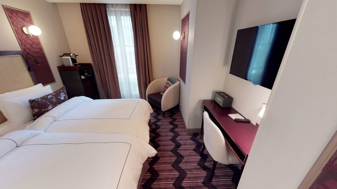 Mom-Art-Hotel-Room-15