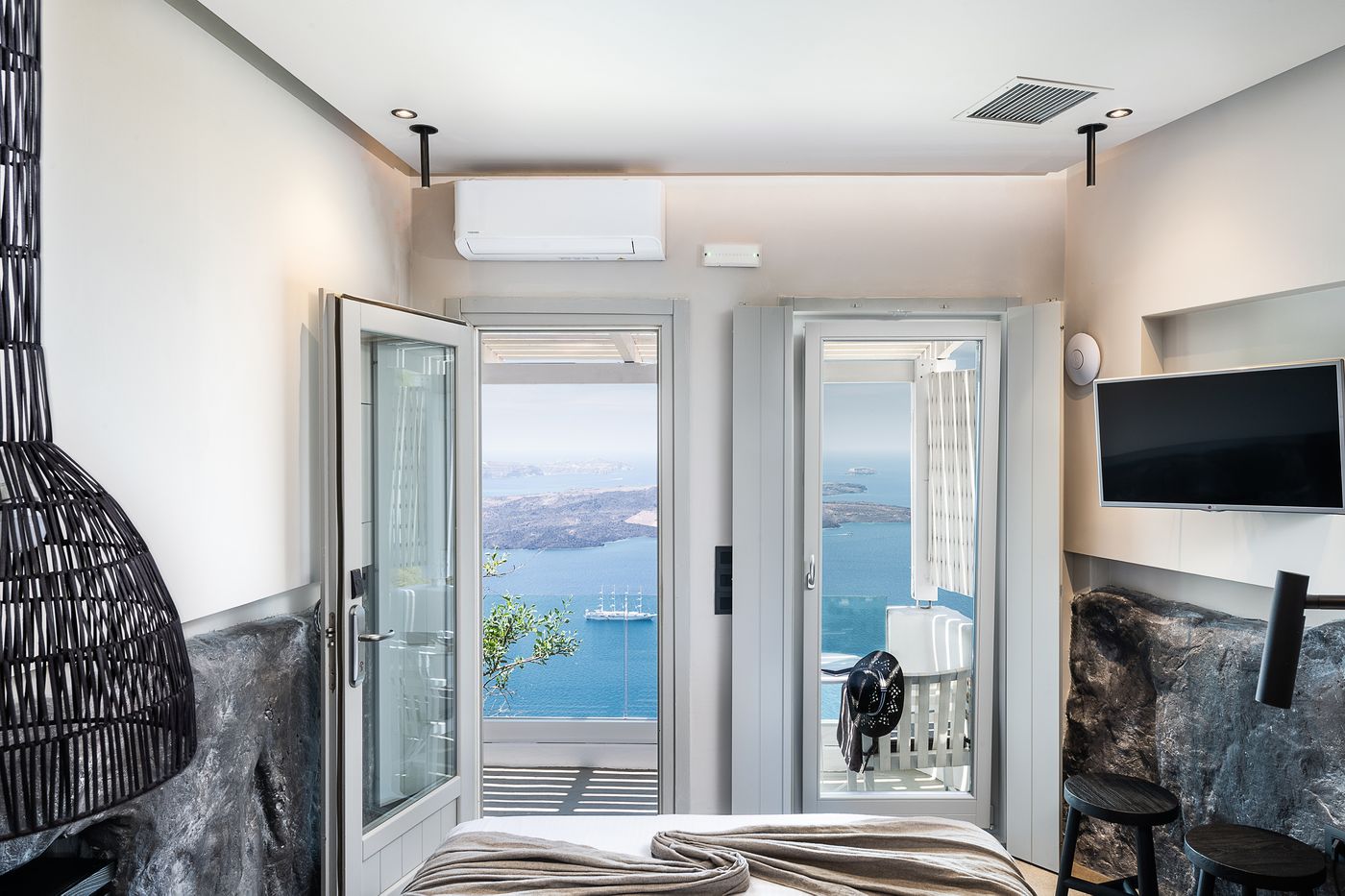 On-The-Rocks-Hotel-Room-29