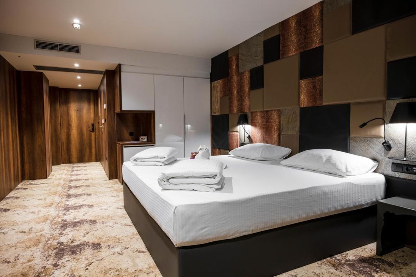 Hollywood-Bosnia & Herzegovina-SARAJEVO-Room-7