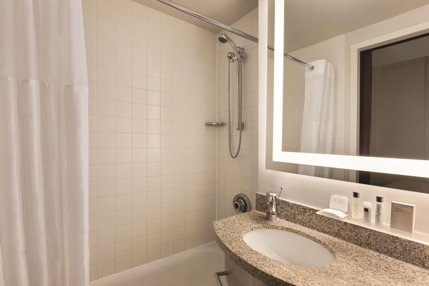 Radisson-Hotel-New-York-Wall-Street-Room-31