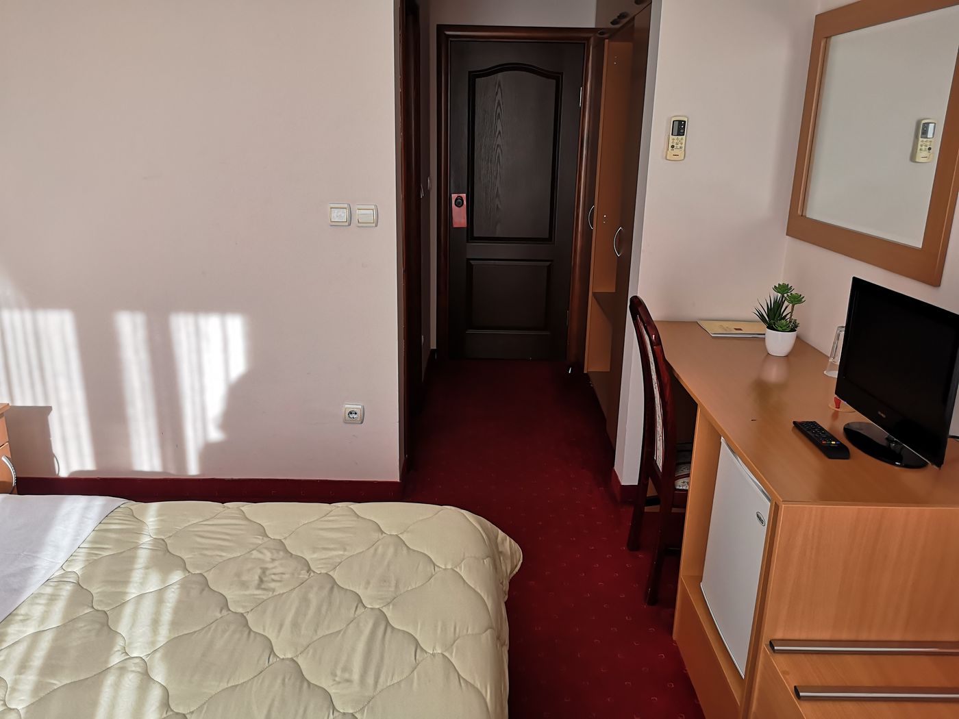 Elegance-Serbia-BELGRADE-Room-10