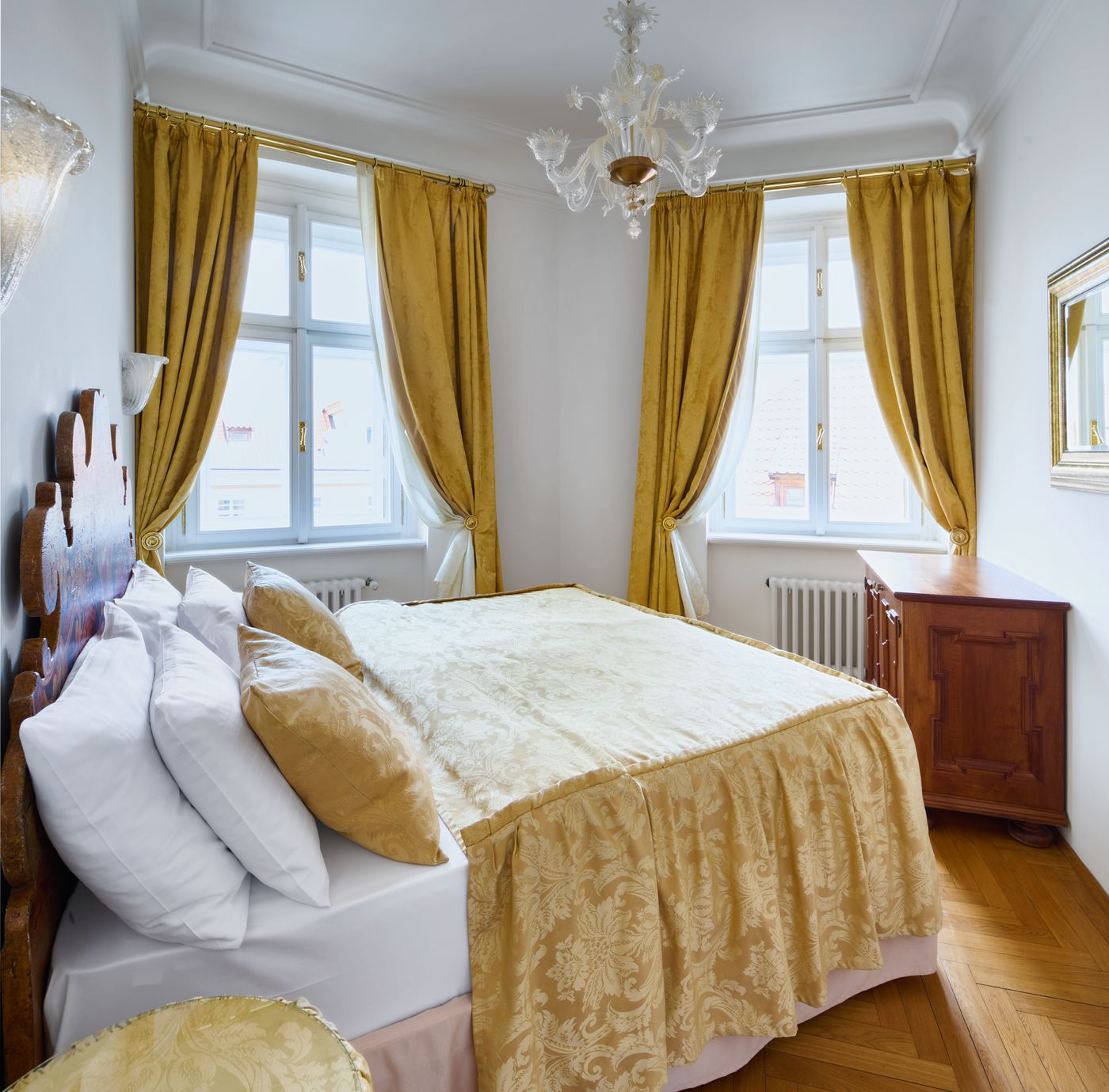 Charles-Bridge-Palace-Room-13