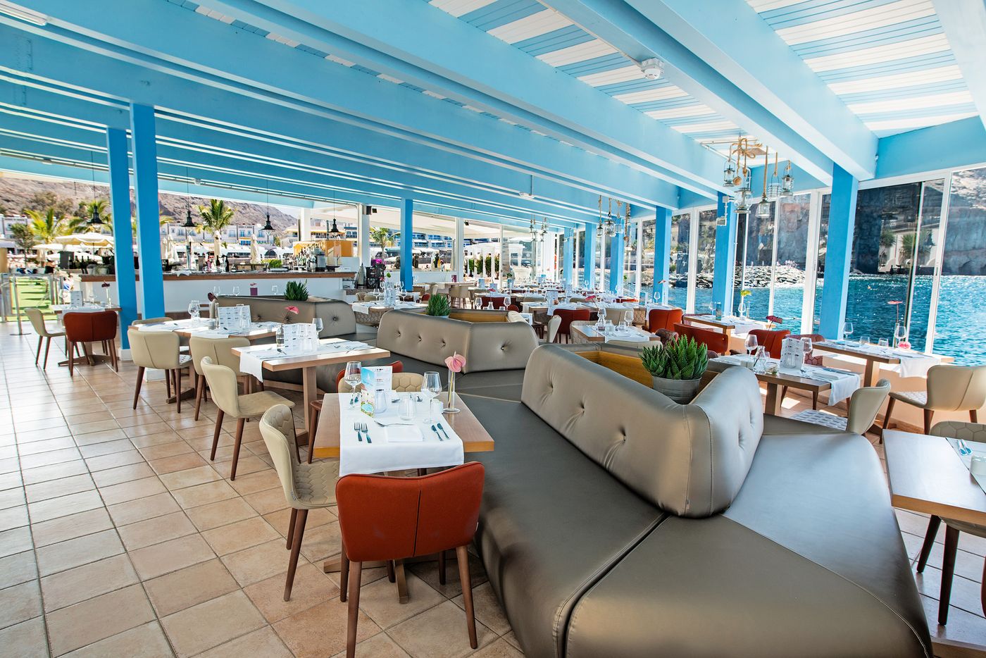 Apartamentos-LIVVO-Puerto-de-Mog--n-Restaurant-28