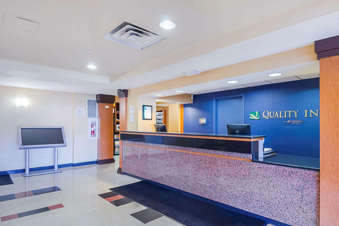 Quality-Inn-Boston-revere-Lobby-7
