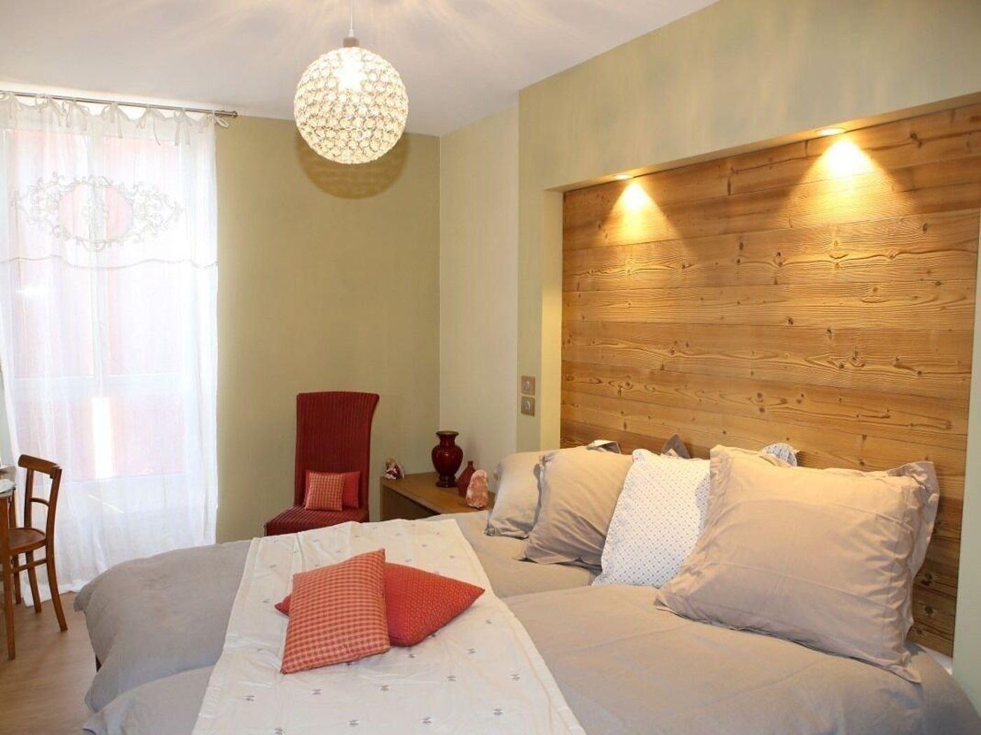 Aux Pierres Magiques - France - SAINT-LAURENT-DE-CHAMOUSSET - Room - 8