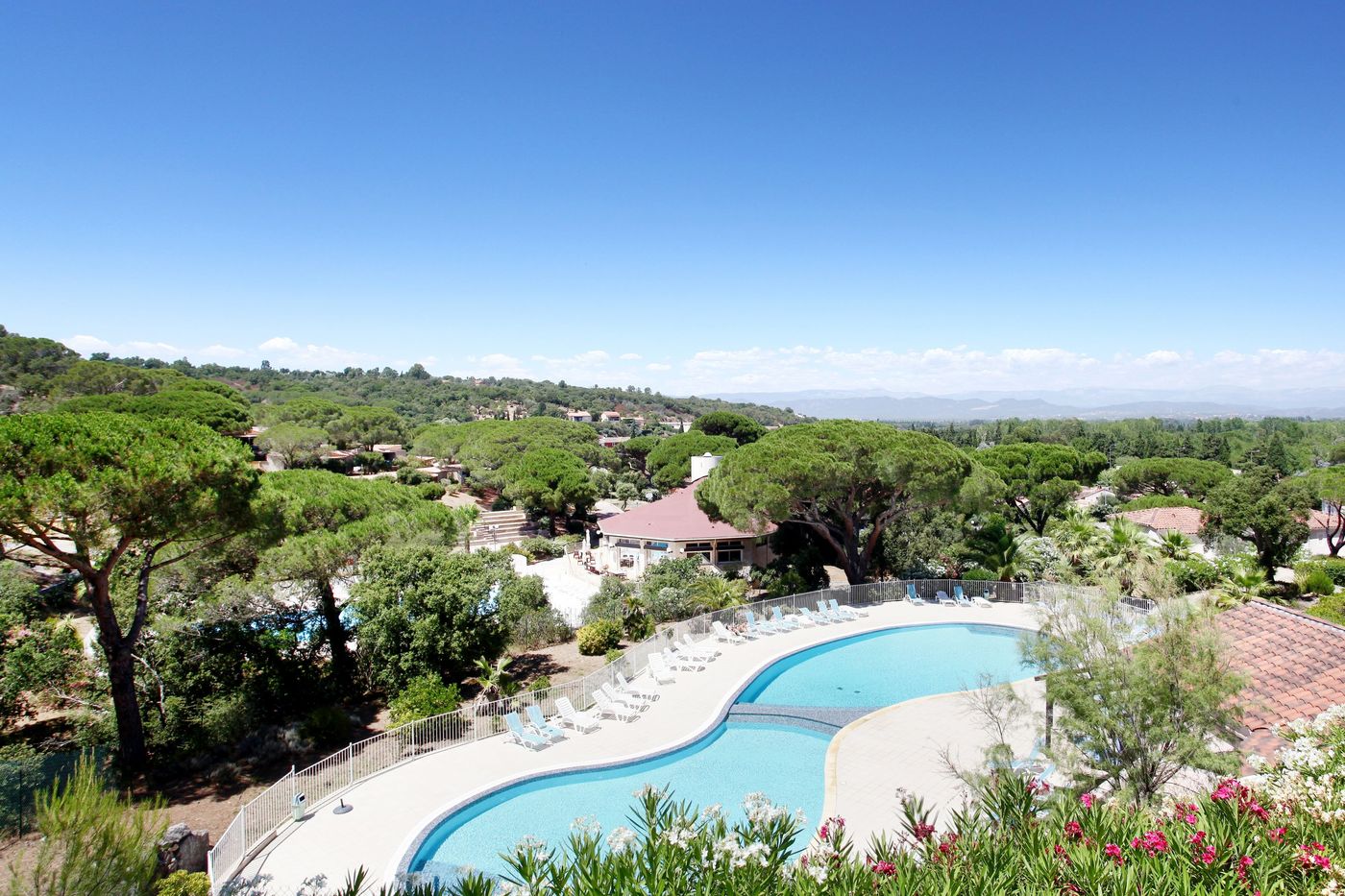 Residence-Odalys-Domaine-des-Eucalyptus-Pool-5