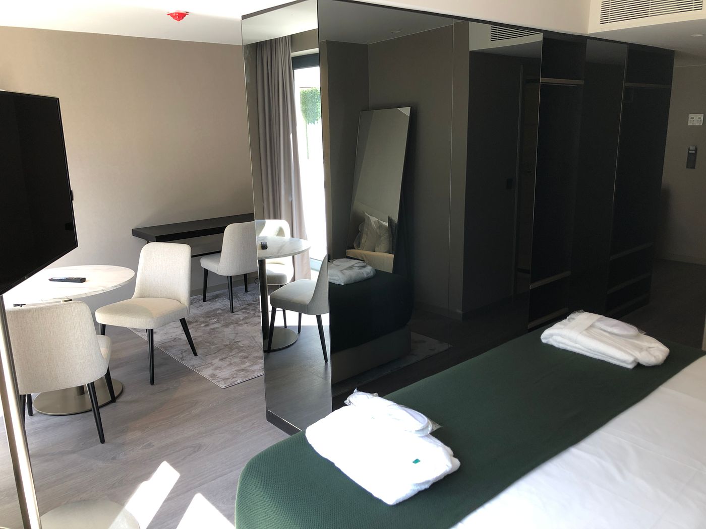 Omid-Saldanha-Hotel-Room-13