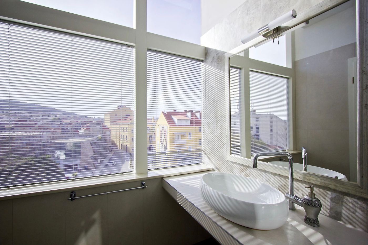 Prima-Luce-Downtown-Room-42