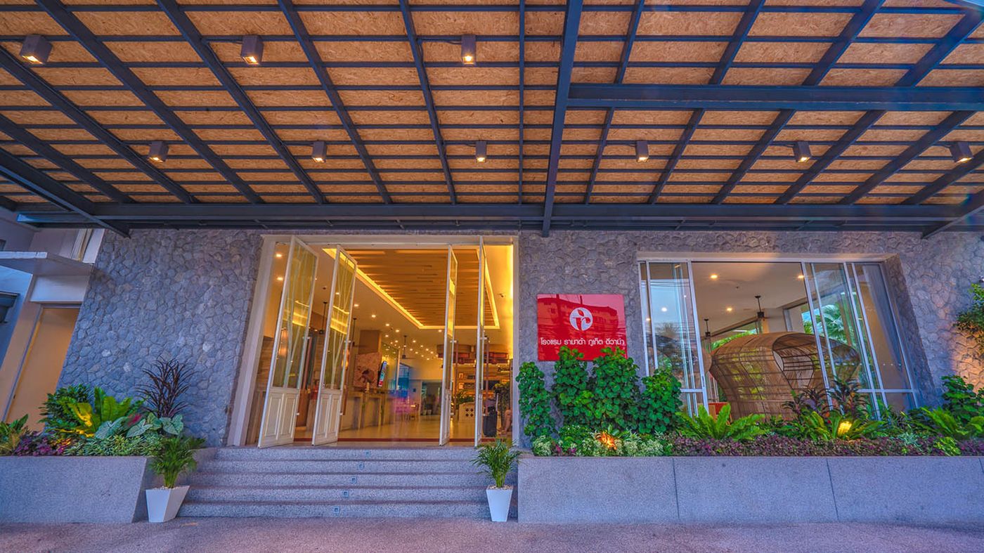 Ramada-By-Wyndham-Phuket-Deevana-Lobby-69