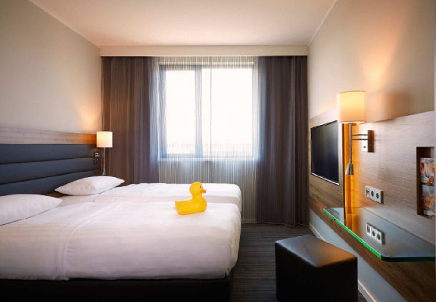Moxy-Berlin-Ostbahnhof-Room-32