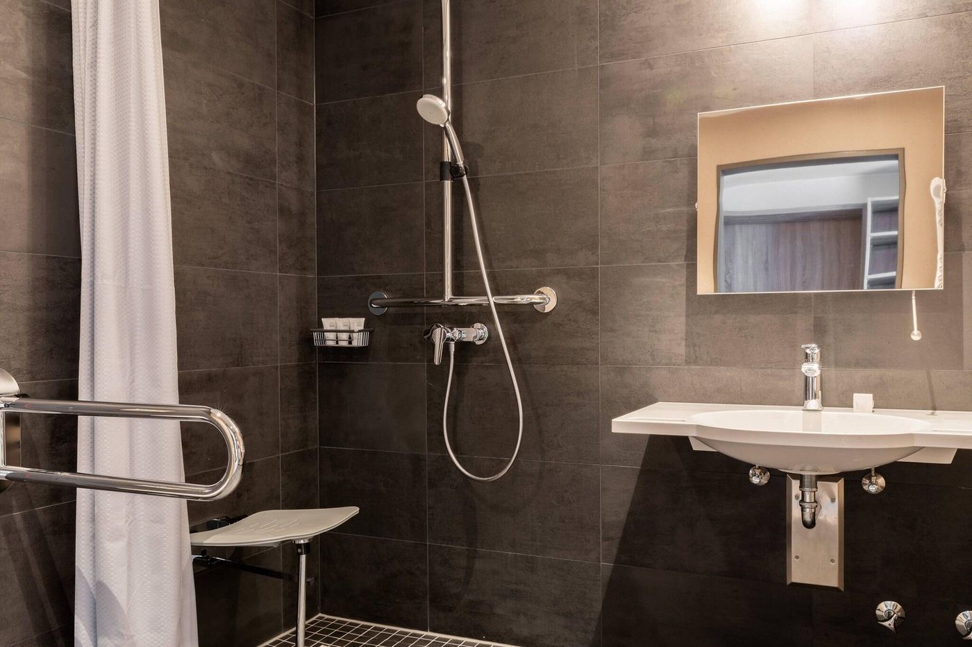 Ac-Hotel-By-Marriott-Berlin-Humboldthain-Park-Room-29