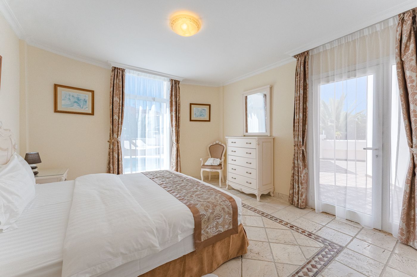 Flamingo-Suites-Room-43