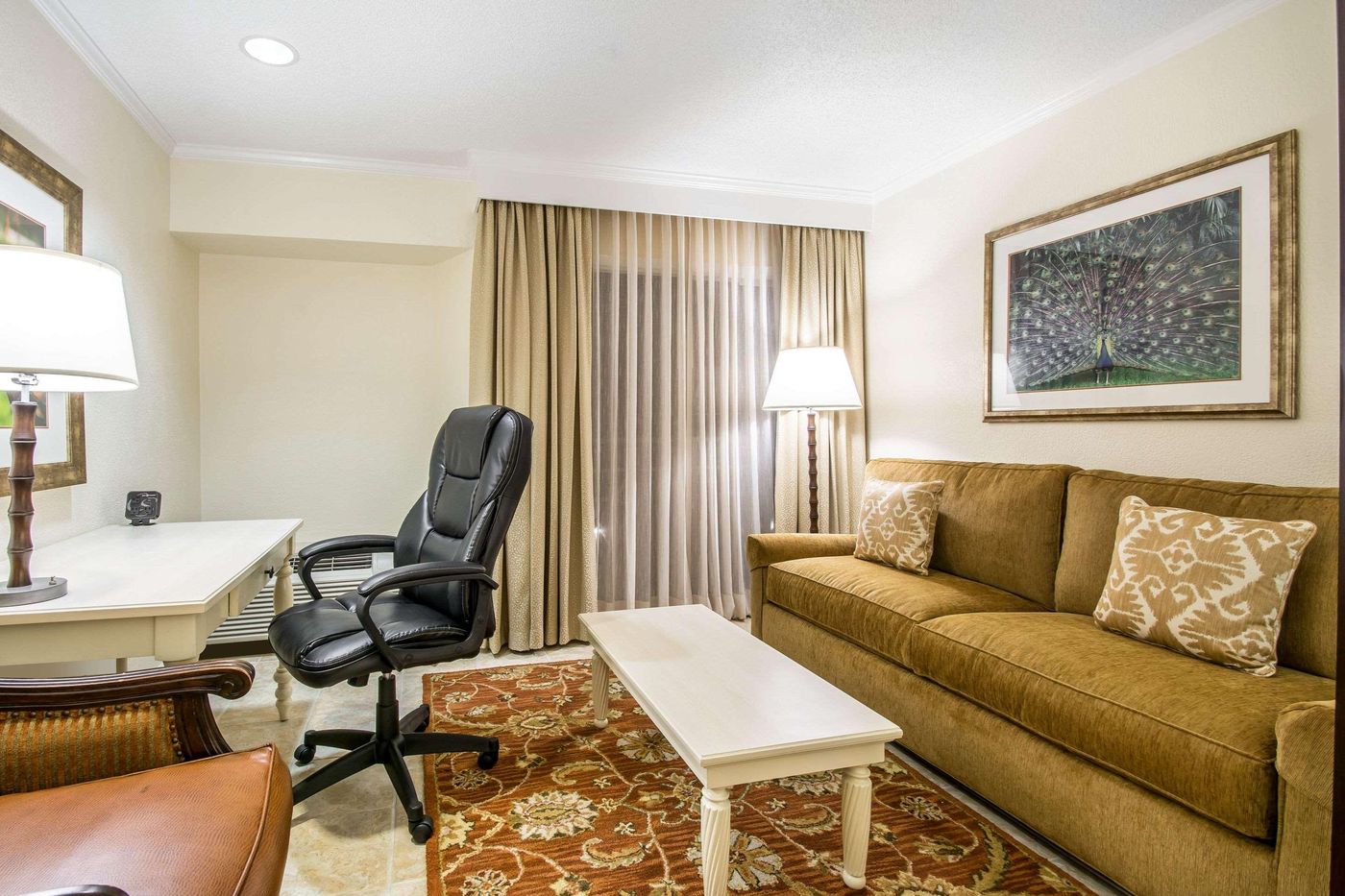 Comfort-Suites-Paradise-Island-Room-32