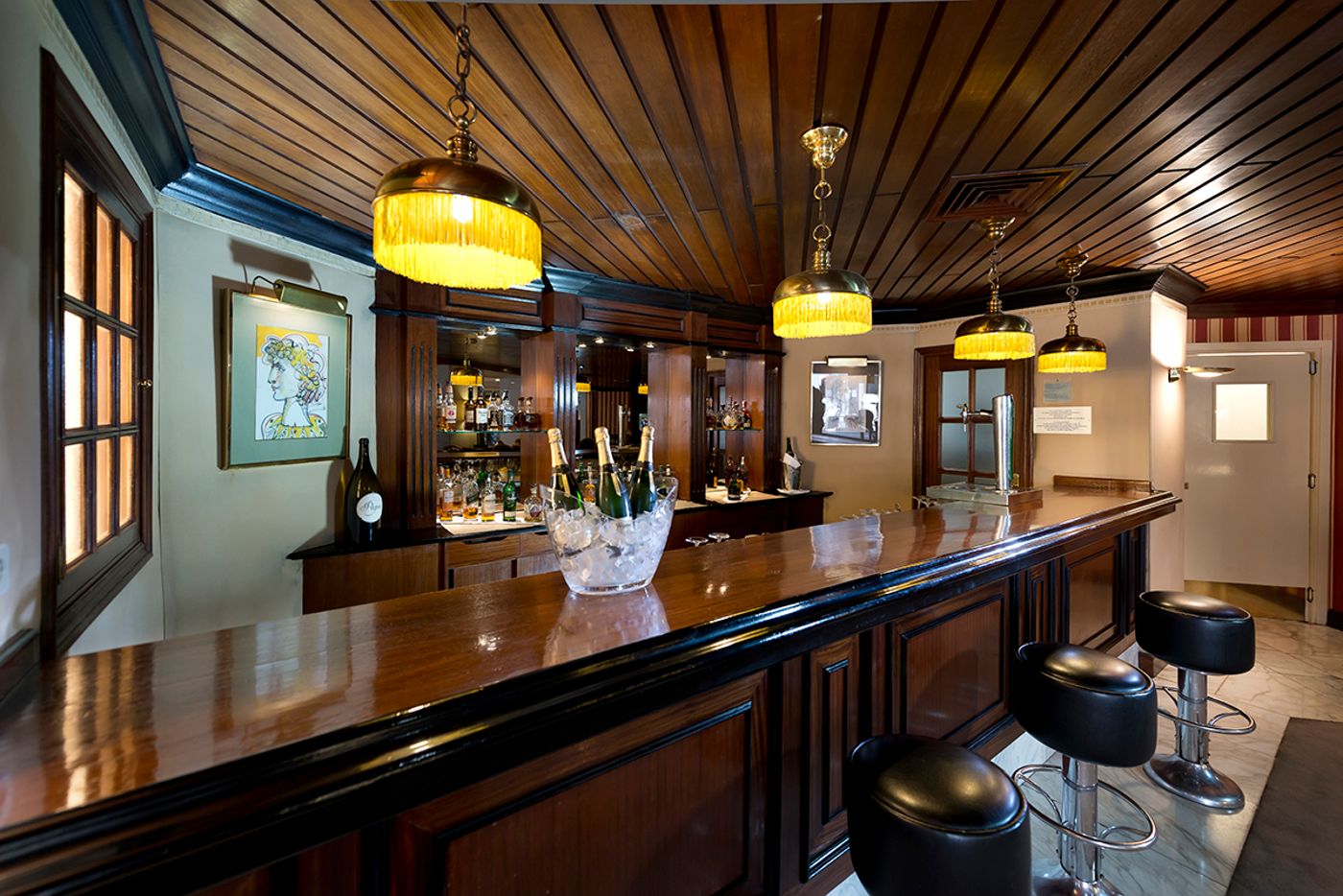 Miguel-Angel-by-BlueBay-Lobby-14