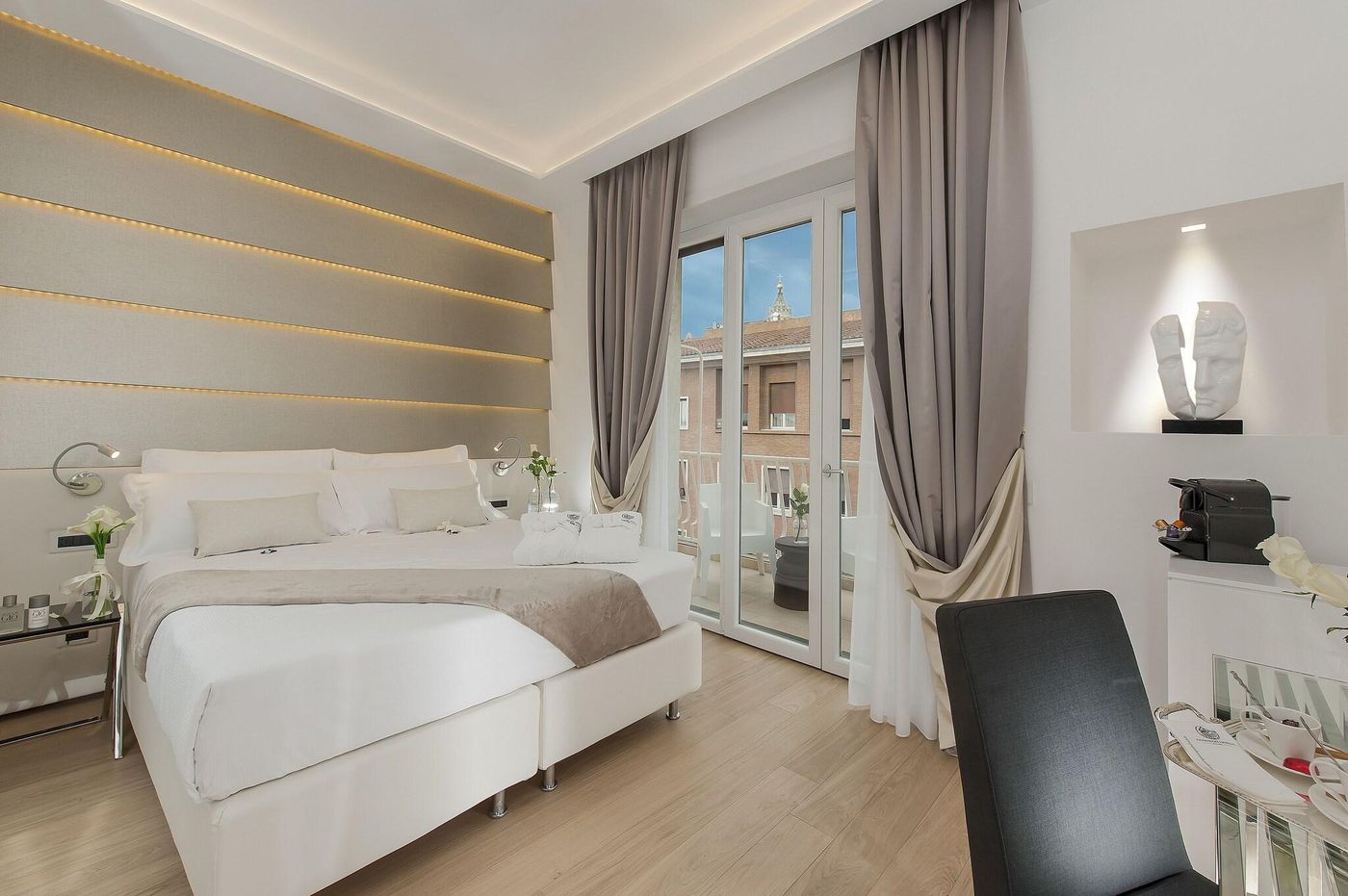 Vatican-Style-Room-3