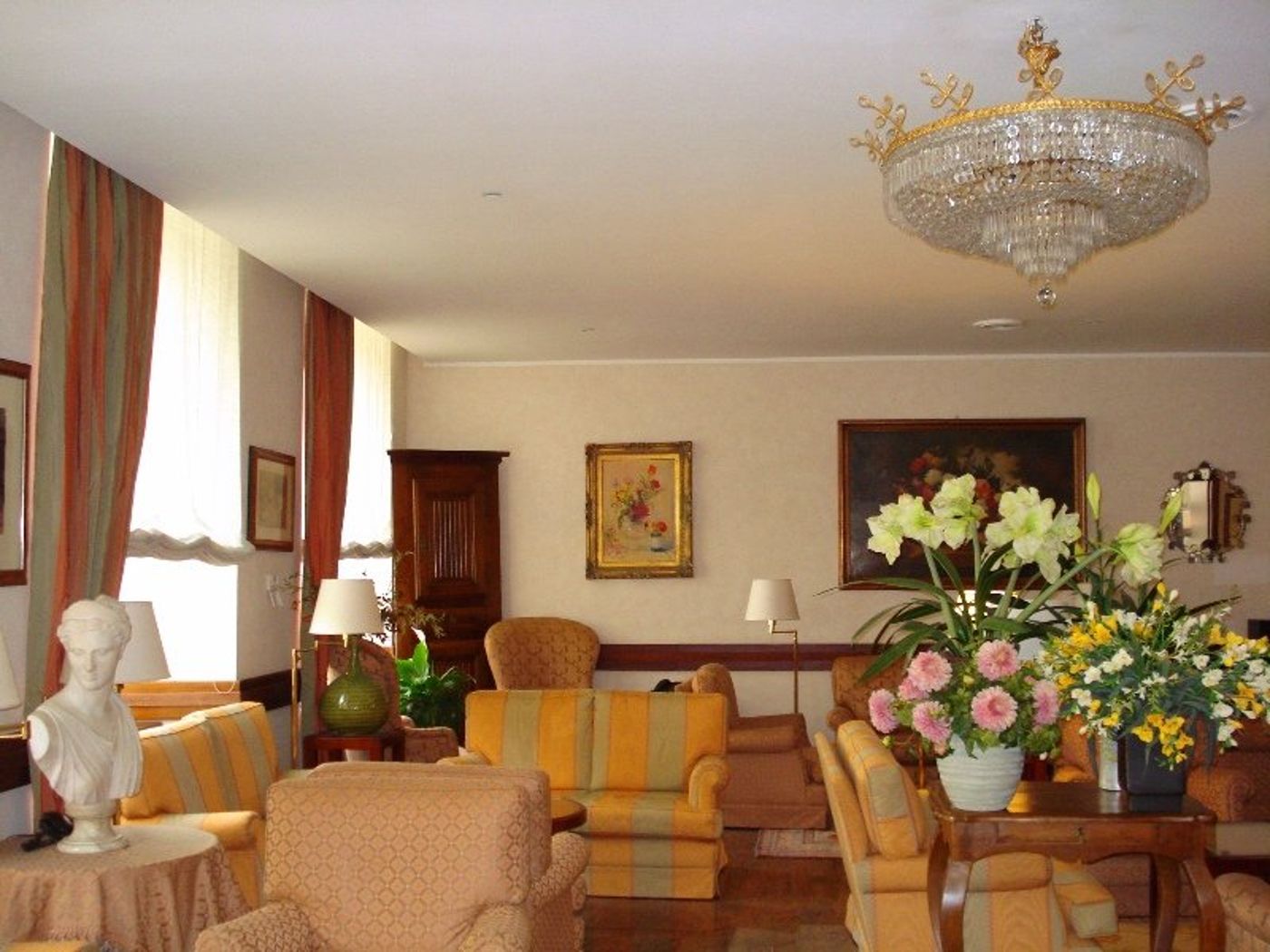 Bristol-Hotel-Lobby-24