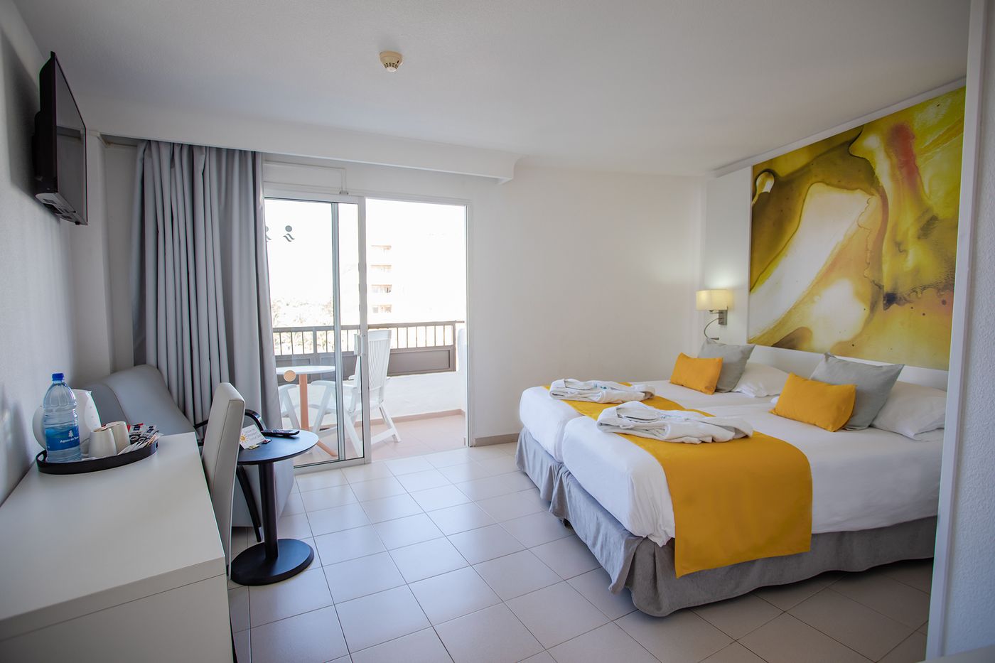 Servatur-Waikiki-Room-25