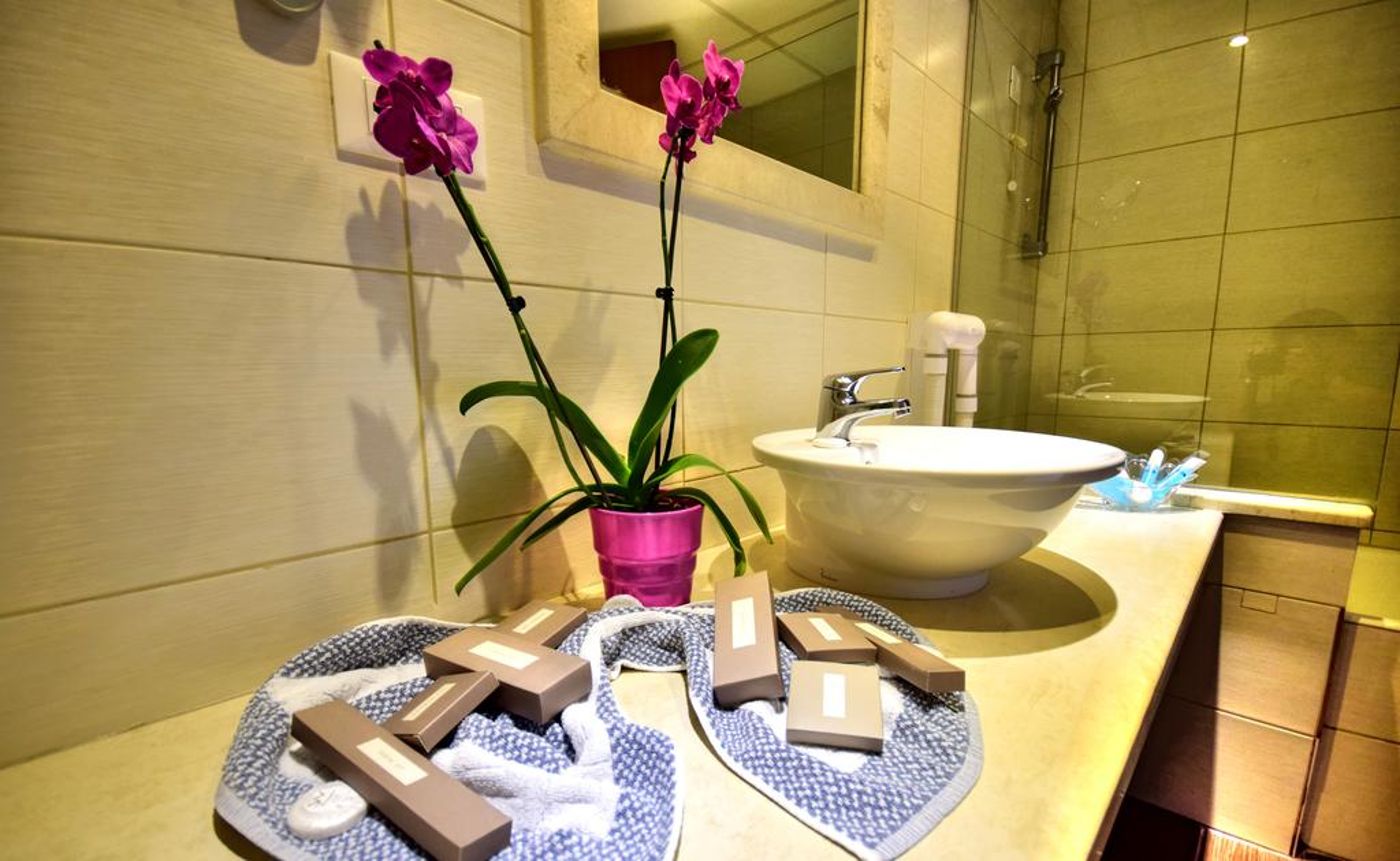 Kiani-Beach-Resort-Room-33