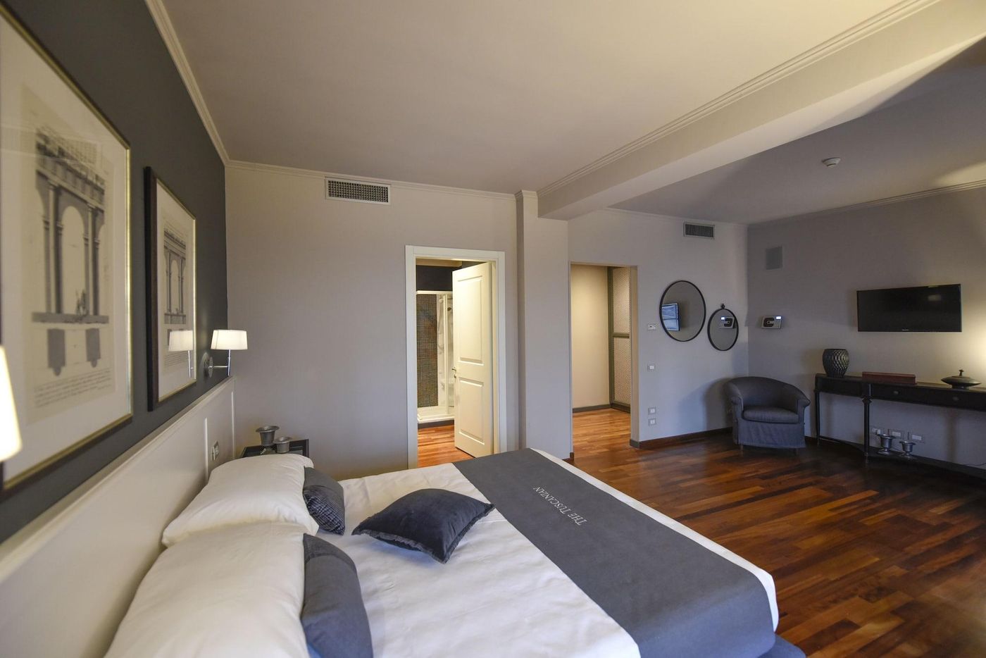 The-Tuscanian-Hotel-Room-16
