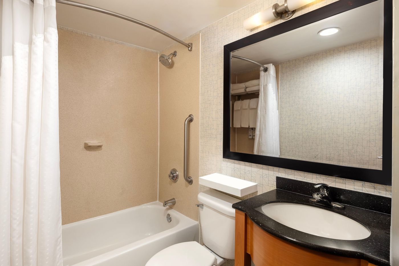 Holiday-Inn-Express-New-York-City-Times-Square-Room-26