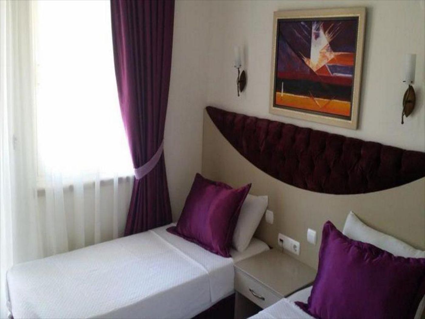 Almena-Hotel-Room-16