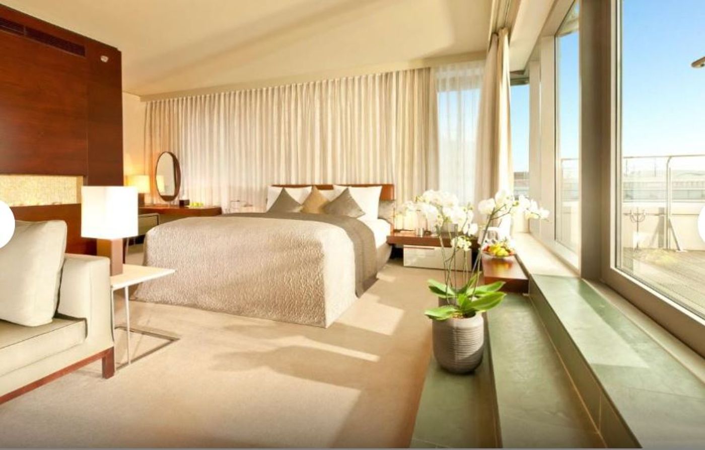 Dorint-Hotel-am-Heumarkt-Koln-Room-26